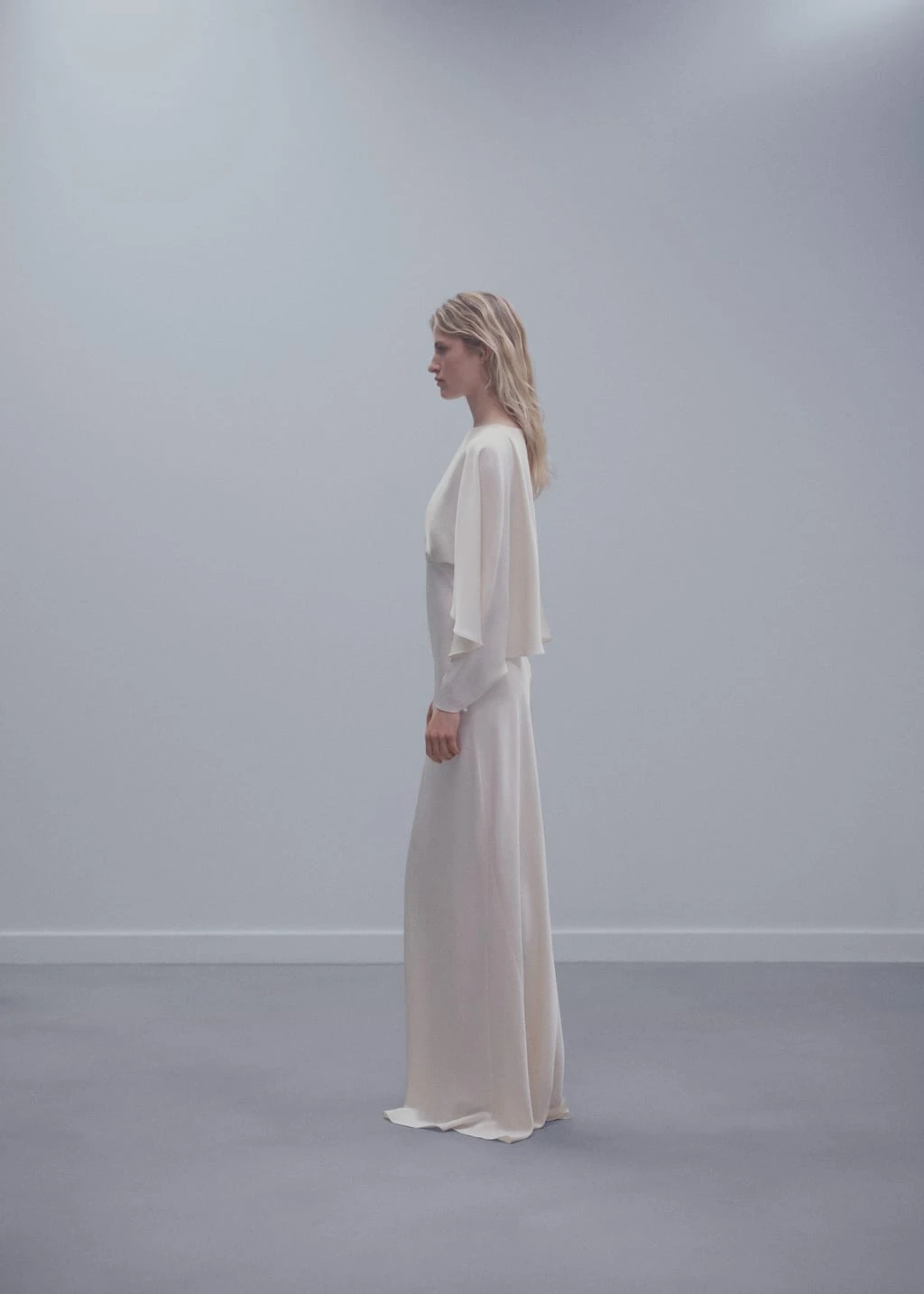 Robe Style Lingerie Détail Cape 2 Robe Style Lingerie Détail Cape – Image 2