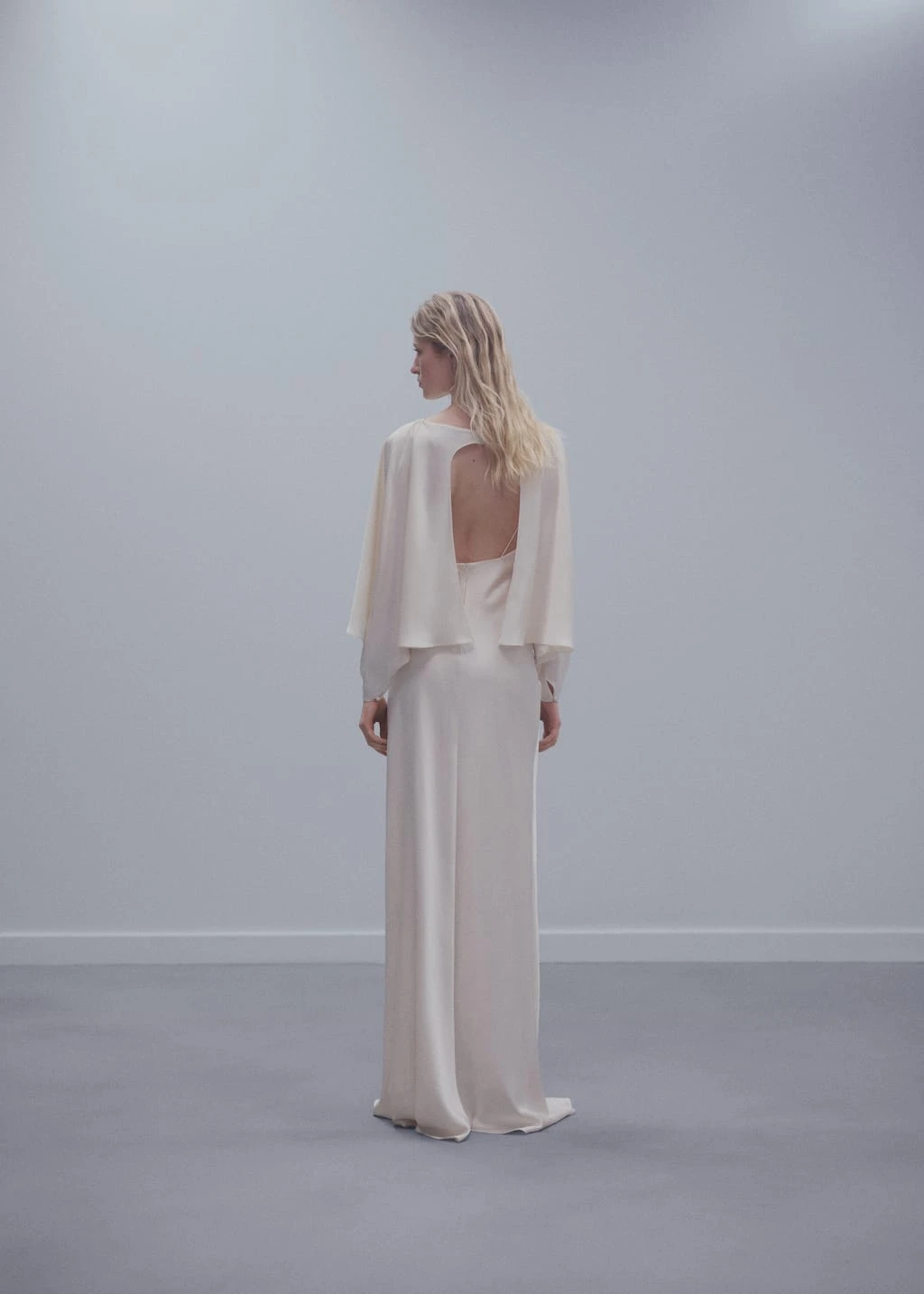 Robe Style Lingerie Détail Cape 3 Robe Style Lingerie Détail Cape – Image 3